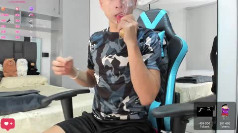 Snapshot of daddyrich4u chatting on December 2024 08:37:01 PM daddyrich4u online show from December 2024 08:37:01 PM