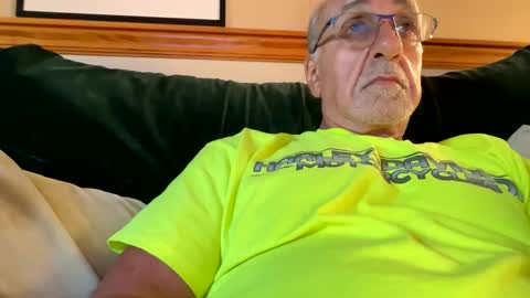 Snapshot of daddyweis chatting on September 2025 08:57:01 PM daddyweis online show from September 2025 08:57:01 PM