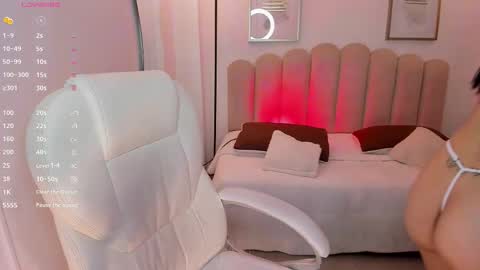 Dafne online show from November 2025 07:25:01 PM