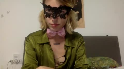 Snapshot of dafnesqueeze chatting on December 2024 08:55:01 PM dafnesqueeze online show from December 2024 08:55:01 PM