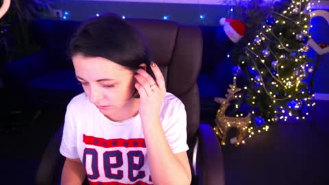 Dafni Mon online show from December 2024 11:20:02 AM