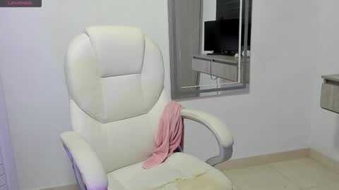 Snapshot of dahian_carter chatting on October 2025 01:01:02 PM Dahian online show from October 2025 01:01:02 PM