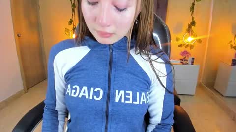 Dahlia online show from December 2025 06:15:01 PM