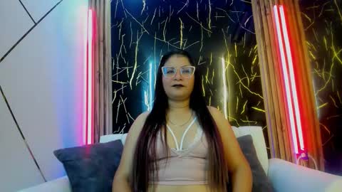 dahlia_vera23_aws online show from October 2025 03:49:01 AM