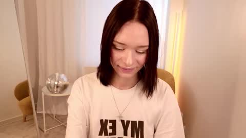 Snapshot of daily_glam chatting on October 2025 12:16:01 PM daily_glam online show from October 2025 12:16:01 PM