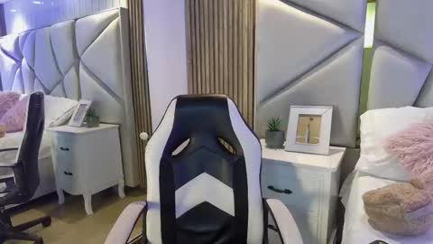 Snapshot of daimondti chatting on September 2025 11:54:02 AM DaimonTi online show from September 2025 11:54:02 AM