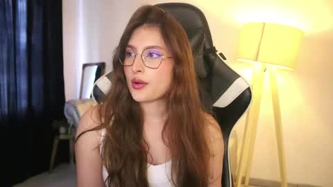 Lauren            online show from November 2025 02:16:01 PM