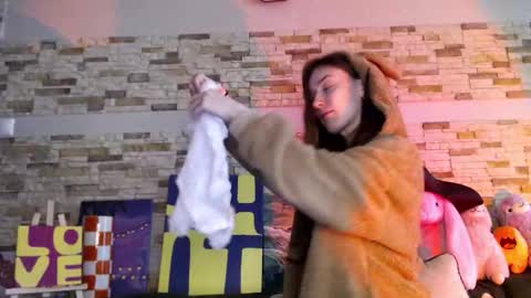 Dalia  online show from October 2025 09:33:01 AM