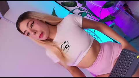 Dalila online show from November 2025 07:25:02 PM