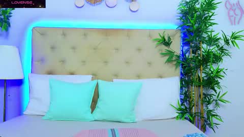 daliyaa_ online show from November 2025 01:11:01 PM