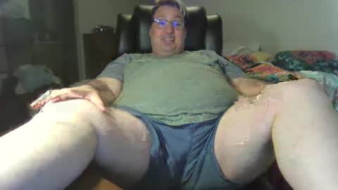 Snapshot of dallenmadrid chatting on May 2026 04:28:01 AM Dallen Madrid online show from May 2026 04:28:01 AM