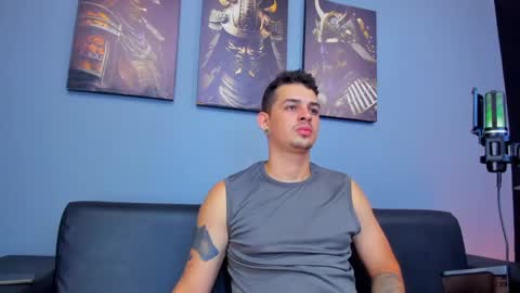 Snapshot of damian__oliver chatting on February 2025 04:51:02 AM Damian Oliver online show from February 2025 04:51:02 AM