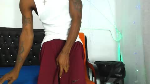 Snapshot of damian_hart_24cm chatting on November 2025 10:15:02 AM damian_hart_24cm online show from November 2025 10:15:02 AM