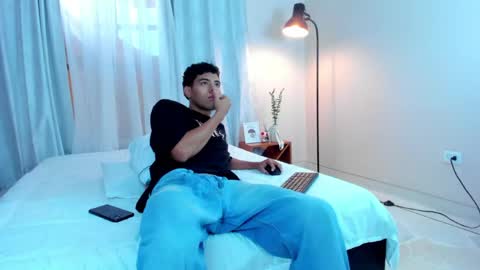 Snapshot of damian_rodriiguez chatting on June 2026 12:29:01 PM Damian online show from June 2026 12:29:01 PM