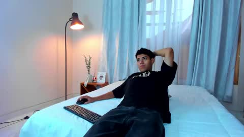 Snapshot of damian_rodriiguez chatting on June 2026 12:41:01 PM Damian online show from June 2026 12:41:01 PM