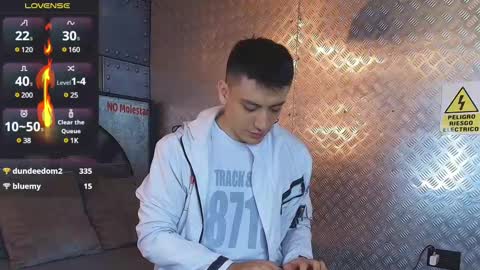 Snapshot of damianphill chatting on December 2024 10:34:01 PM Damian Phill online show from December 2024 10:34:01 PM