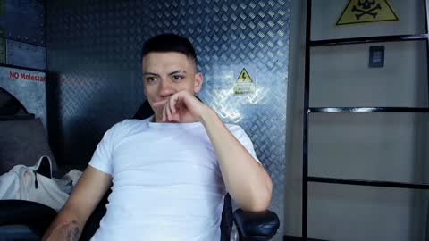 Snapshot of damianphill chatting on January 2025 07:18:02 PM Damian Phill online show from January 2025 07:18:02 PM