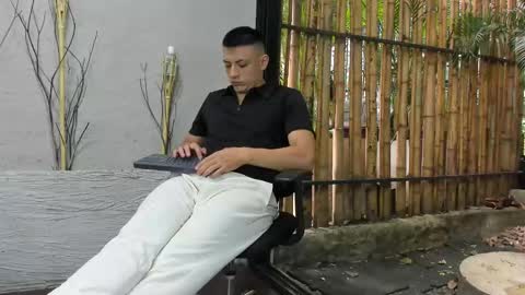 Snapshot of damianphill chatting on January 2025 06:47:01 PM Damian Phill online show from January 2025 06:47:01 PM