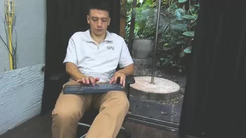 Snapshot of damianphill chatting on January 2025 08:00:01 PM Damian Phill online show from January 2025 08:00:01 PM