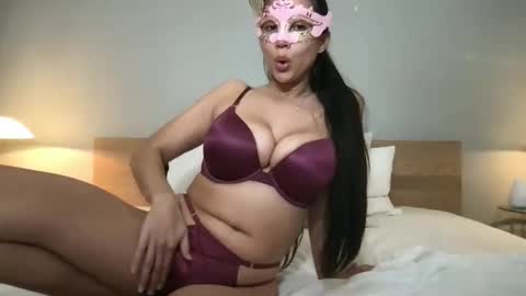 Snapshot of damiralux chatting on January 2025 04:22:02 AM Damira Lux online show from January 2025 04:22:02 AM