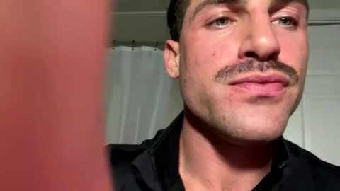 Snapshot of damnimhandsome25 chatting on February 2026 05:18:01 PM Clyde online show from February 2026 05:18:01 PM