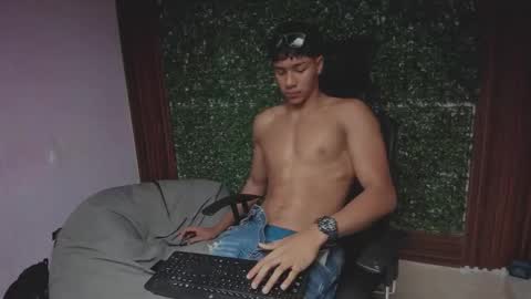 Snapshot of damon_sw chatting on December 2025 04:46:01 PM damon online show from December 2025 04:46:01 PM