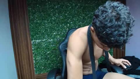 Snapshot of damon_sw chatting on December 2025 06:01:02 PM damon online show from December 2025 06:01:02 PM