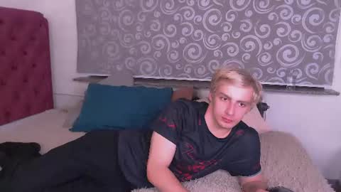 Snapshot of damonlux chatting on July 2026 05:47:02 AM Damon online show from July 2026 05:47:02 AM
