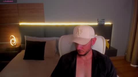 Snapshot of damonsantos chatting on December 2025 04:48:01 PM D A M O N online show from December 2025 04:48:01 PM