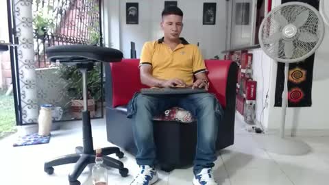 Snapshot of damyan_2003 chatting on December 2024 09:06:01 PM damyan_2003 online show from December 2024 09:06:01 PM