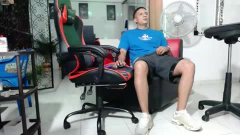 Snapshot of damyan_2003 chatting on January 2025 11:18:01 PM damyan_2003 online show from January 2025 11:18:01 PM