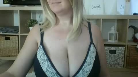 Snapshot of danahotmilf chatting on February 2025 10:55:02 AM DanaHotMILF online show from February 2025 10:55:02 AM