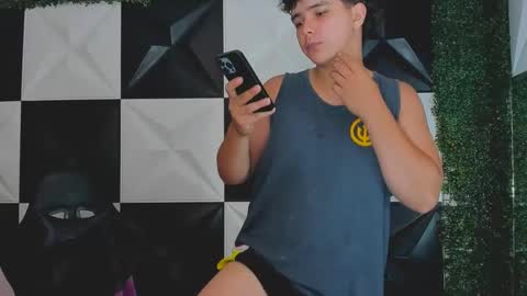 dani_cumboy online show from October 2025 02:37:01 PM