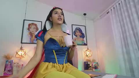 Snapshot of dani_parkerr chatting on June 2026 07:05:01 PM online show from June 2026 07:05:01 PM