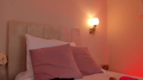 Snapshot of dani_skinny_ chatting on February 2025 05:43:01 PM Hi I am Dani online show from February 2025 05:43:01 PM