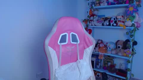 Snapshot of daniela_cute22 chatting on December 2025 04:25:02 PM DANIELA online show from December 2025 04:25:02 PM