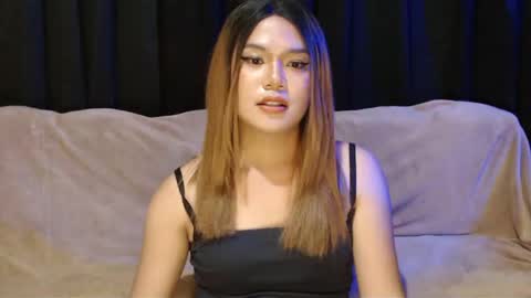 Elodie online show from December 2024 07:25:02 PM