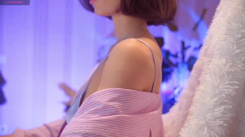 Snapshot of danielle_thomas chatting on January 2025 12:54:01 PM Danielle online show from January 2025 12:54:01 PM