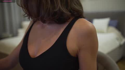 Snapshot of danielle_thomas chatting on September 2025 06:30:02 PM Danielle online show from September 2025 06:30:02 PM