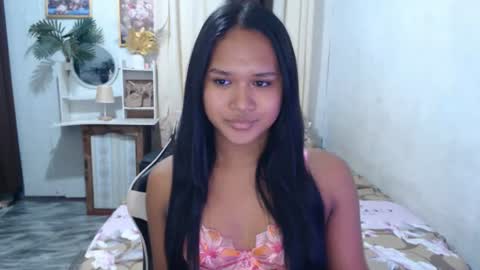 Snapshot of daniellelux chatting on June 2026 05:48:01 AM daniellelux online show from June 2026 05:48:01 AM