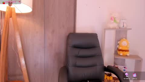 Snapshot of daniellerose_ chatting on November 2025 11:03:01 PM Danielle Rose online show from November 2025 11:03:01 PM