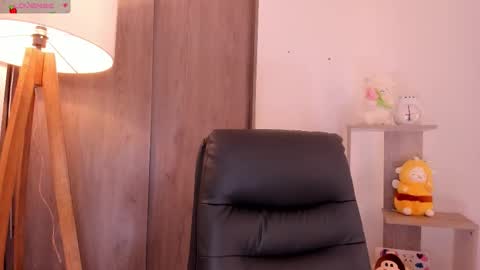 Snapshot of daniellerose_ chatting on November 2025 11:05:01 PM Danielle Rose online show from November 2025 11:05:01 PM