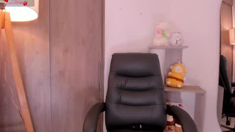 Snapshot of daniellerose_ chatting on November 2025 10:52:01 PM Danielle Rose online show from November 2025 10:52:01 PM