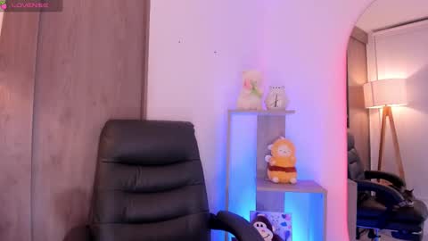 Snapshot of daniellerose_ chatting on November 2025 11:02:01 PM Danielle Rose online show from November 2025 11:02:01 PM