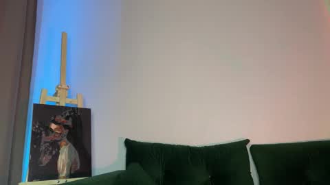 danieltuckerr online show from November 2025 01:00:02 AM