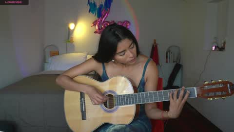 Snapshot of daniisla chatting on December 2024 01:28:02 PM danalle .. online show from December 2024 01:28:02 PM