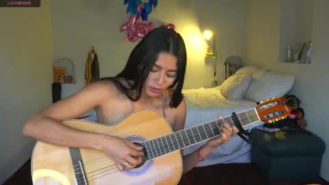 Snapshot of daniisla chatting on October 2025 09:25:02 PM danalle .. online show from October 2025 09:25:02 PM