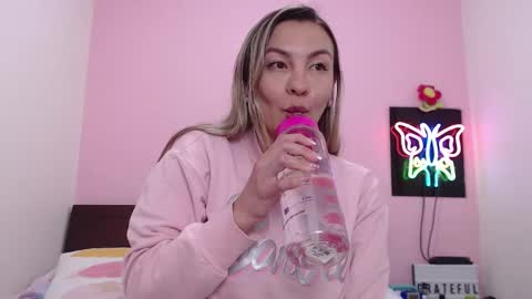 Snapshot of danika_bellaa chatting on December 2024 03:18:02 AM K A R O L online show from December 2024 03:18:02 AM