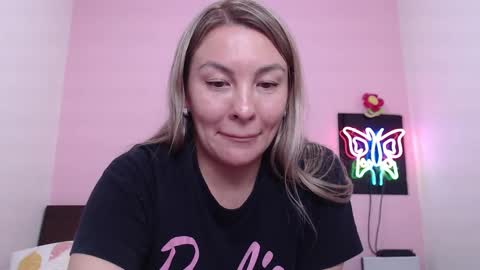 Snapshot of danika_bellaa chatting on February 2025 04:37:01 AM K A R O L online show from February 2025 04:37:01 AM