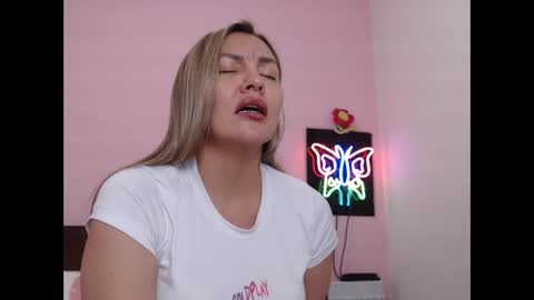 Snapshot of danika_bellaa chatting on February 2025 01:10:01 AM K A R O L online show from February 2025 01:10:01 AM